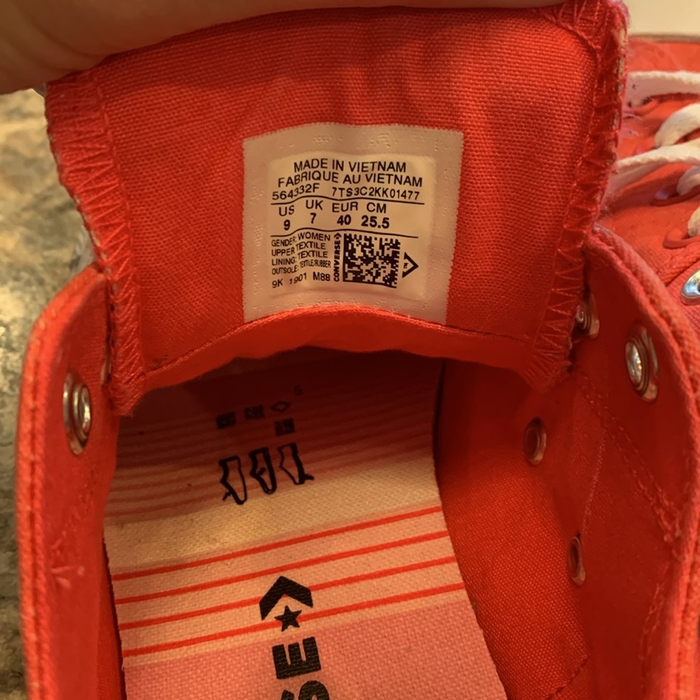 Pink Converse - Picture 4 of 6